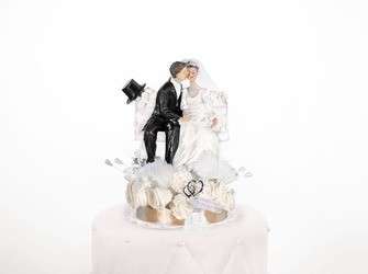 Figurka na tort weselny Młoda Para na ławce 1 sztuka pmf33-079