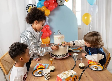 Dekoracje do muffinek Autka 12cm 4 sztuki KPM34