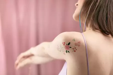 Tatuaże zmywalne kwiatki mix wzorów 19 sztuk TAT8