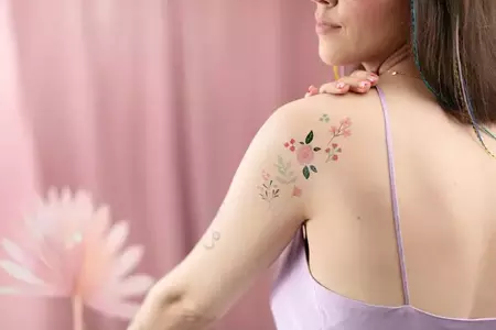 Tatuaże zmywalne kwiatki mix wzorów 19 sztuk TAT8